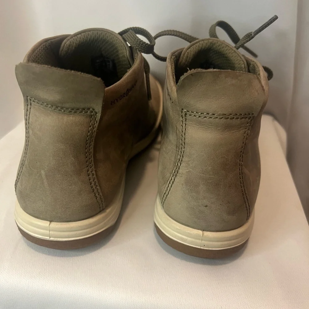 ECCO Chase Ii Water-Repellent Chukka Boot gray